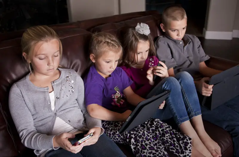 how-does-screen-time-affect-children-safe-sleep-systems