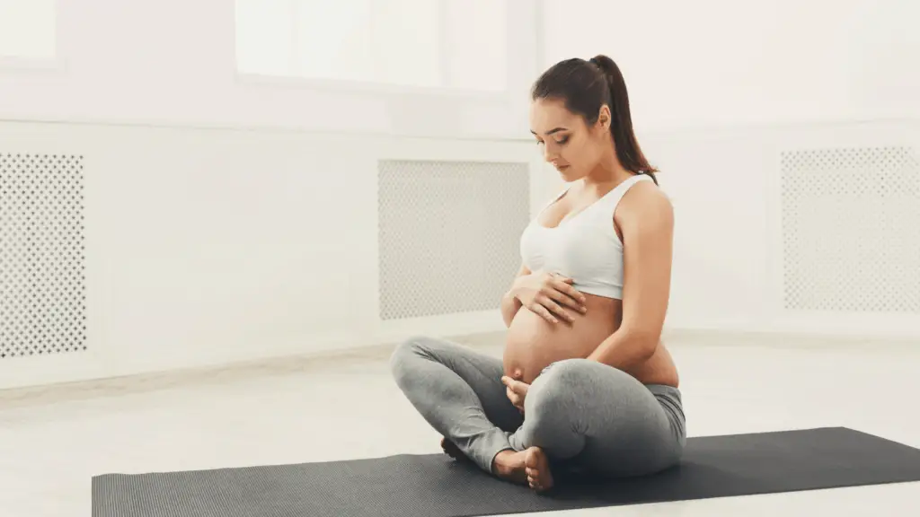 Must-Haves For Your Prenatal Yoga Flows - A Buyer's Guide 🤰 - Safe ...