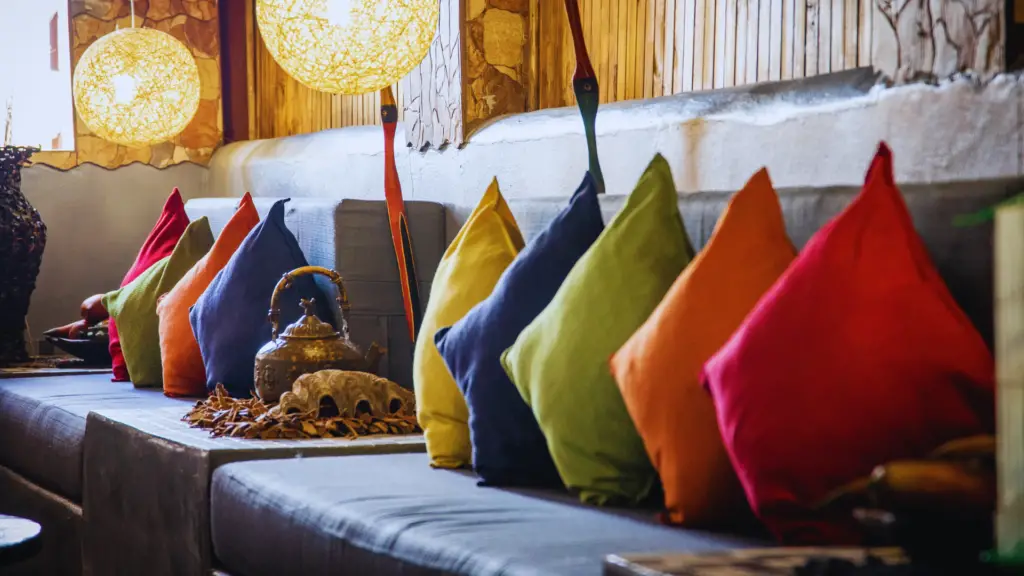 Are Throw Pillows Recyclable? ♻️ Safe Sleep Systems